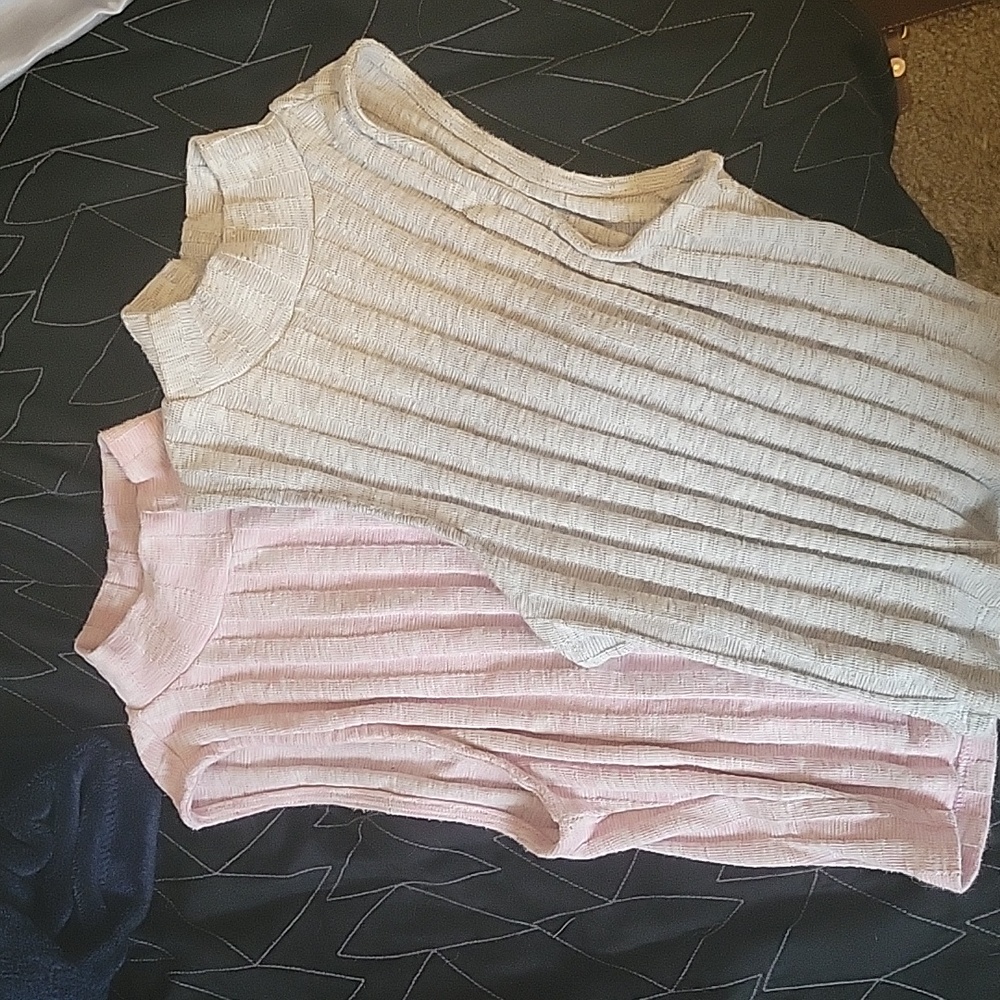 Set of Sleeveless Mock Neck Crop Tops